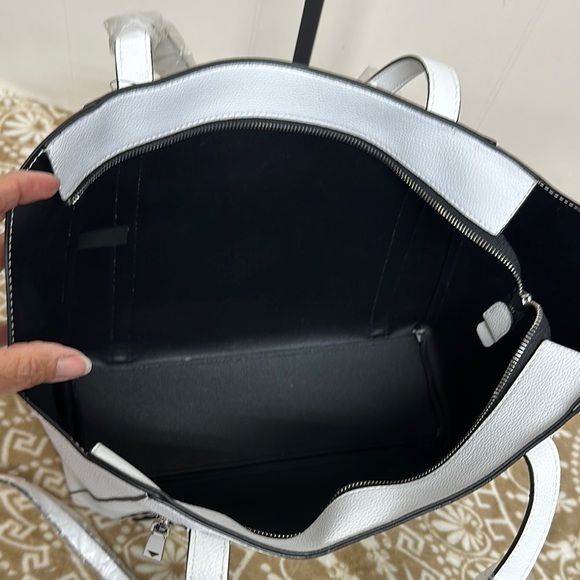 Guess White Naya TravelBag Set - Picture 6 of 15